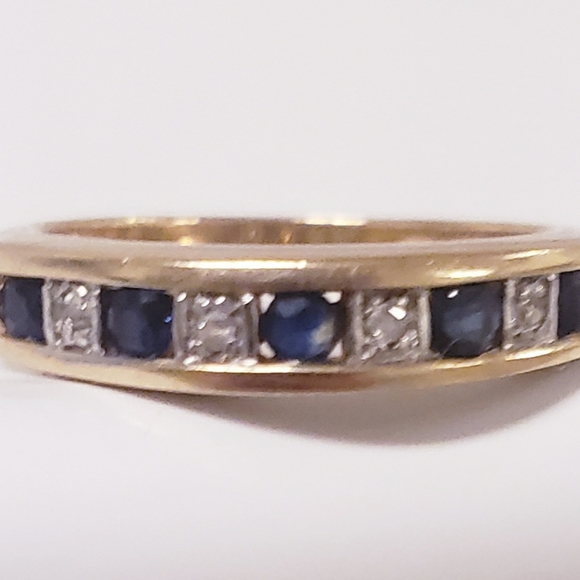 Beautiful Vintage Sapphire and Diamond Band Ring.